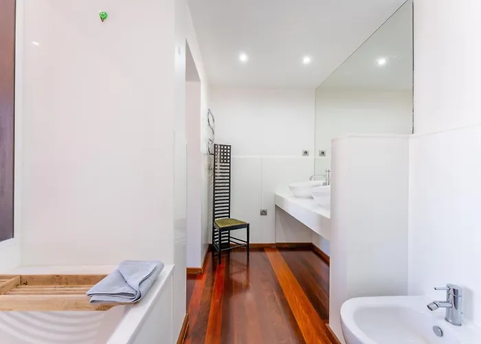 Flh Artistic With Balcony