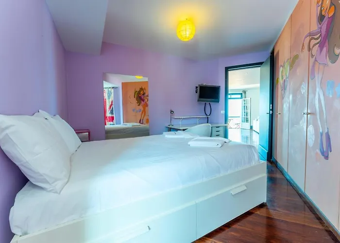 Flh Artistic With Balcony