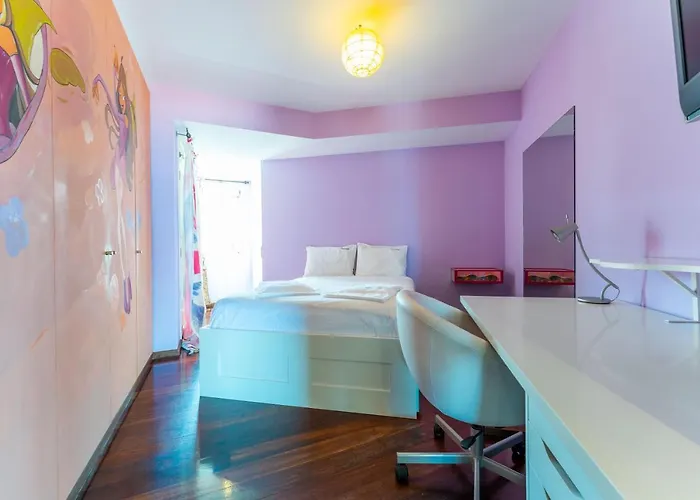 Flh Artistic With Balcony