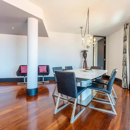 Flh Artistic With Balcony פונשל