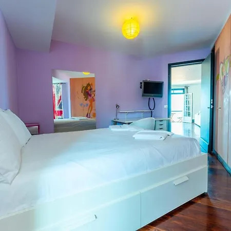 Flh Artistic With Balcony