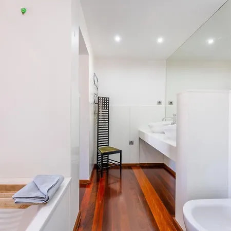 Flh Artistic With Balcony