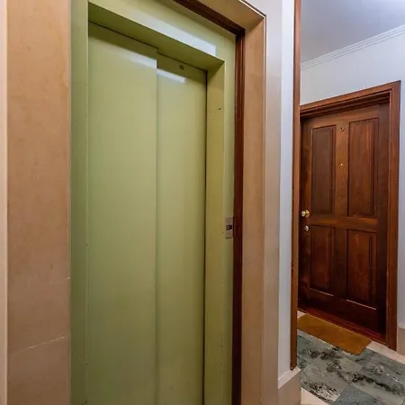 Flh Artistic With Balcony * フンシャル